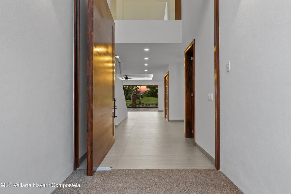 20251027224937279567000000 o