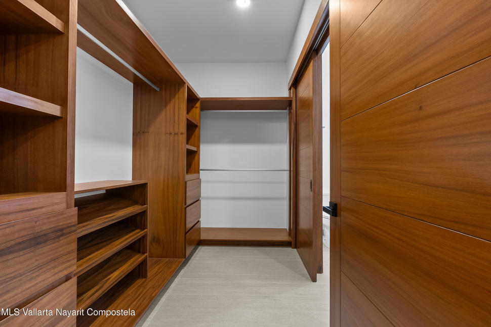 20251027230401750962000000 o