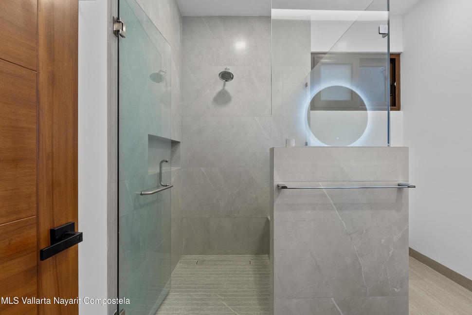 20251028043919735044000000 o