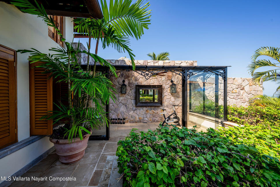 20250723182019612024000000 o