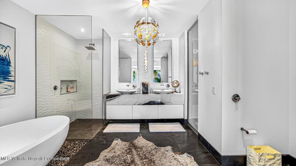 20251119212422046660000000 o