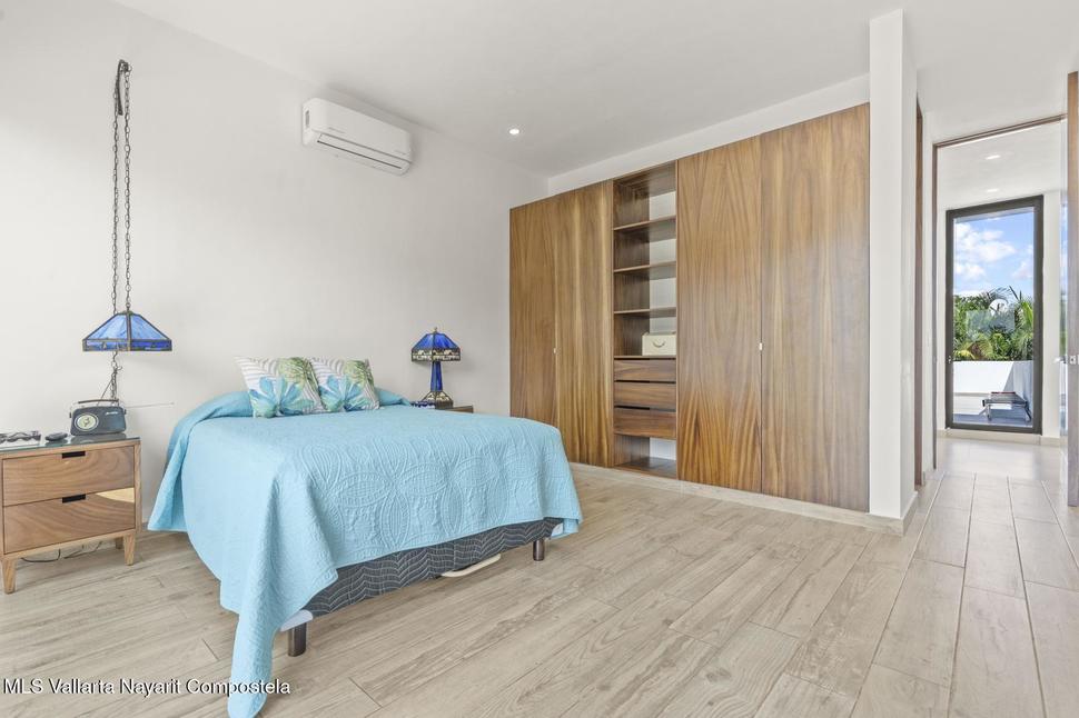 20251016220636852233000000 o