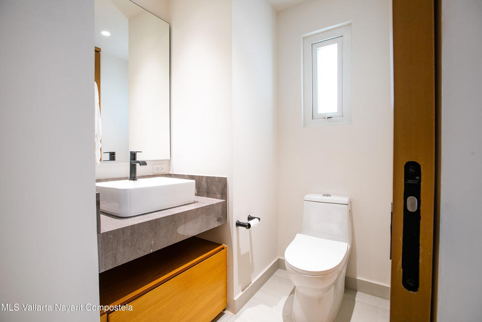 20251202220944498885000000 o