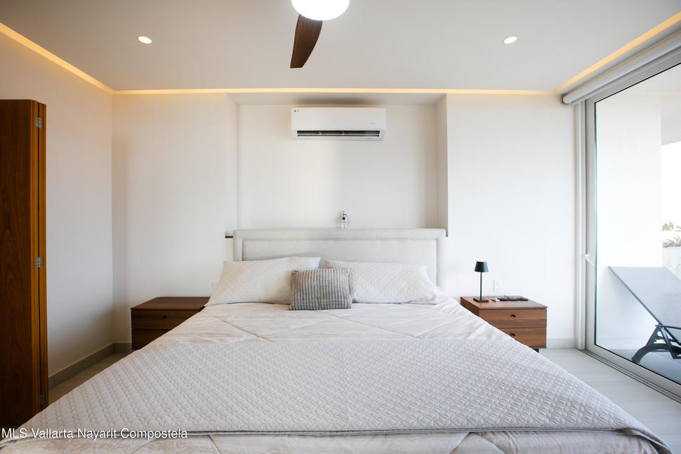 20251202221040463027000000 o