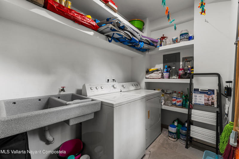 20251008232100150537000000 o