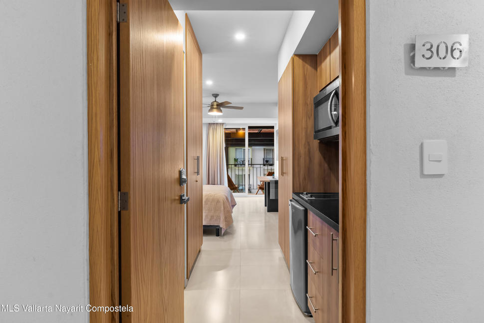 20251208190056052685000000 o