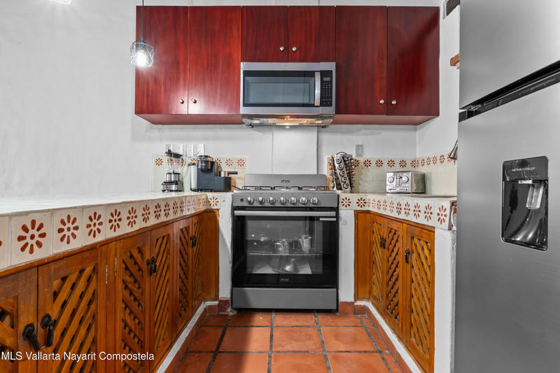 20251014210034085217000000 o