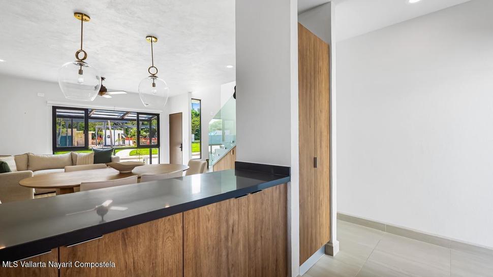 20251111211813146140000000 o