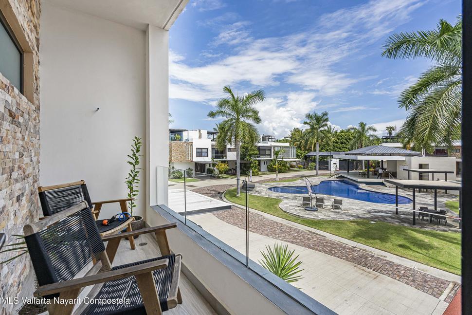 20251030214035150579000000 o