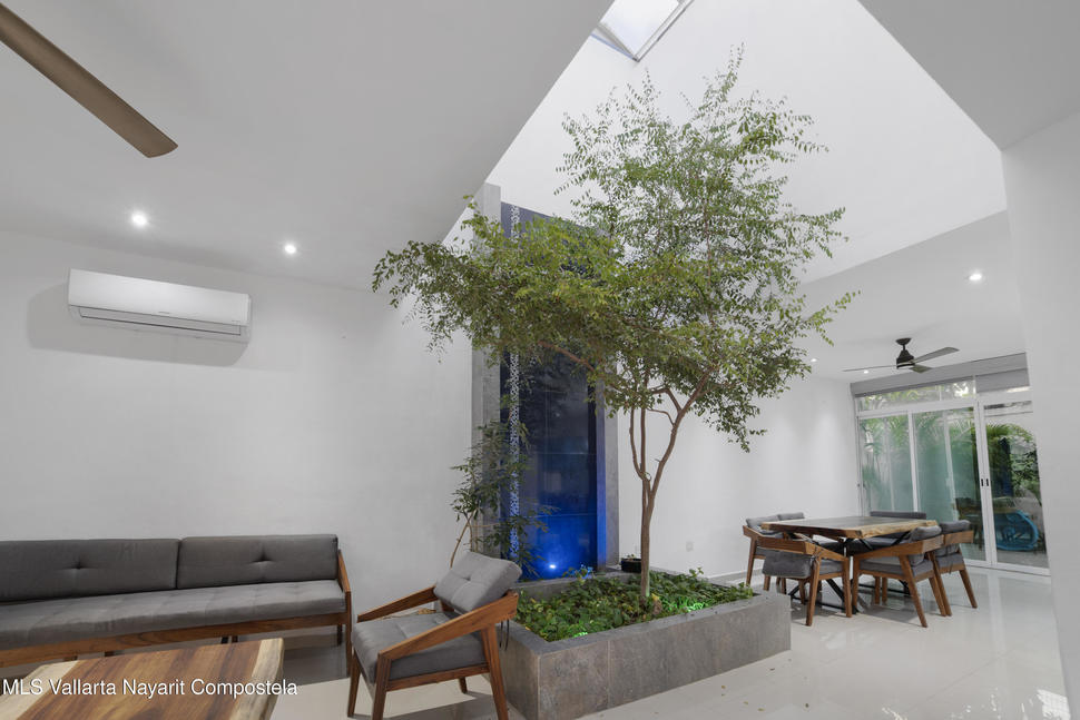 20251206025917620636000000 o