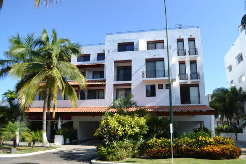 Las Pergolas 102
