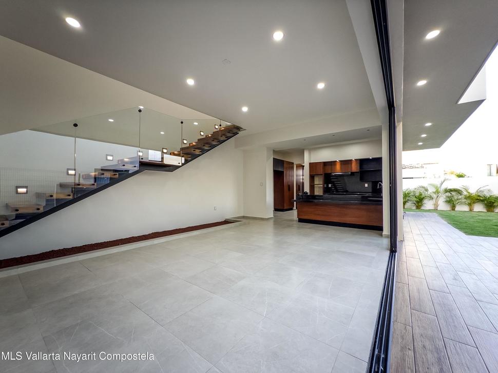 20251216214253875647000000 o