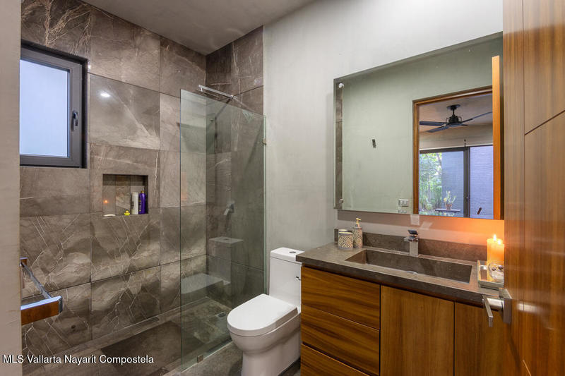 20251217214019086272000000 o