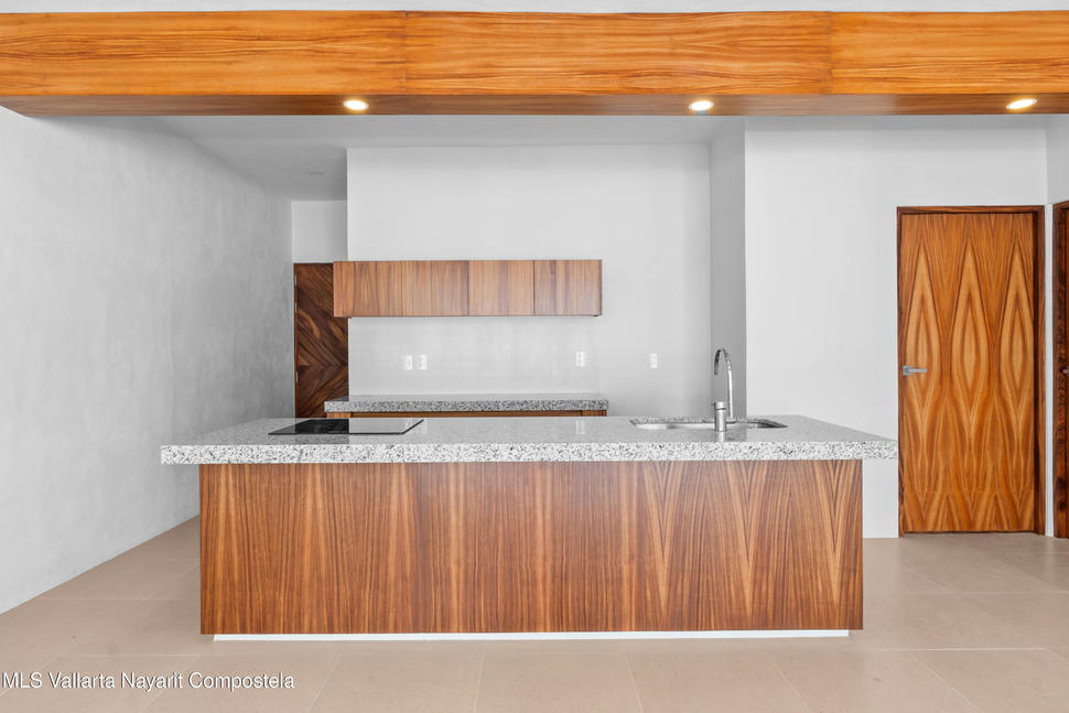 20251217204905868462000000 o