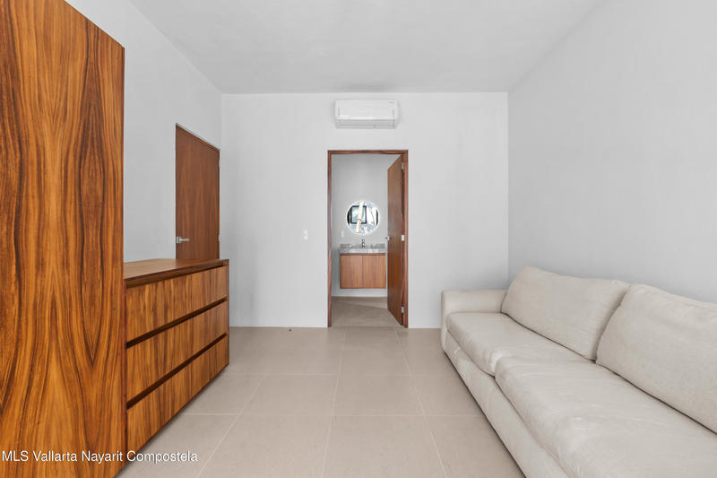 20251217204939551232000000 o