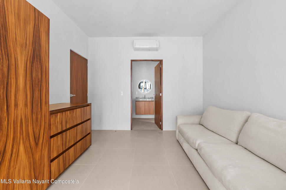 20251217204939551232000000 o