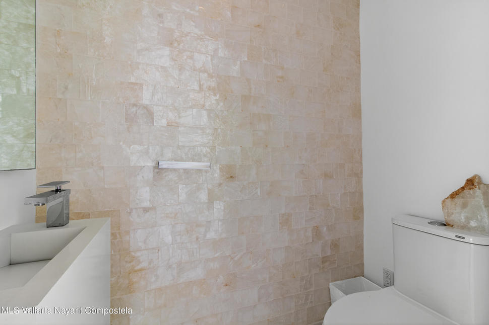 20251027060445584397000000 o