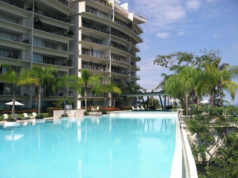 Paramount Bay 102