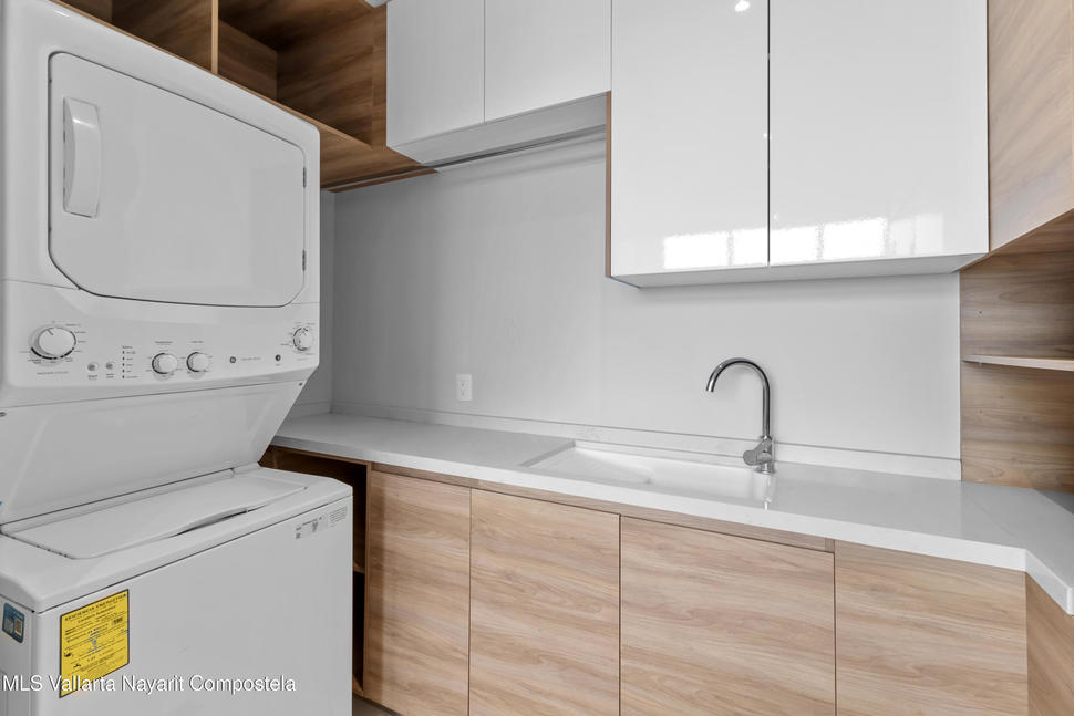 20251105203555657183000000 o