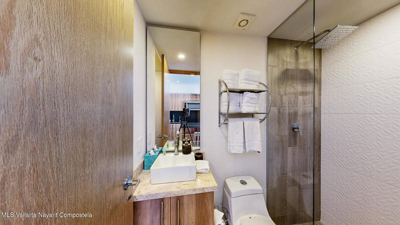 20251010213629855077000000 o